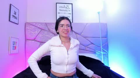 Snapshot of amara_velle chatting on April 11, 1:04 pm amara velle online show from April 11, 1:04 pm