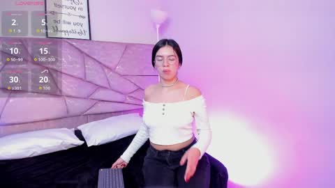 Snapshot of amara_velle chatting on May 8, 1:05 pm amara velle online show from May 8, 1:05 pm