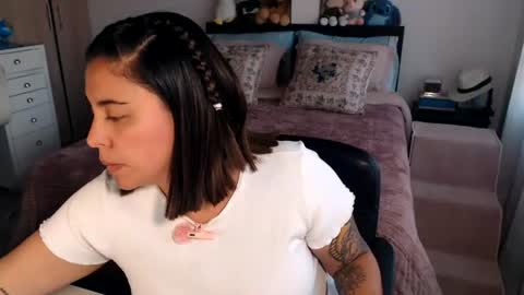 Snapshot of amarat_jolie chatting on June 11, 5:33 pm Mila online show from June 11, 5:33 pm