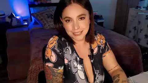 Snapshot of amarat_jolie chatting on July 23, 1:19 am Mila online show from July 23, 1:19 am