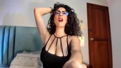 Amara Yasbel online show from March 18, 6:33 pm