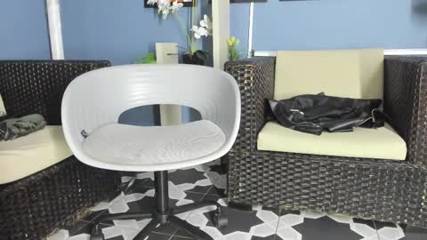 Emily online show from February 9, 11:04 am