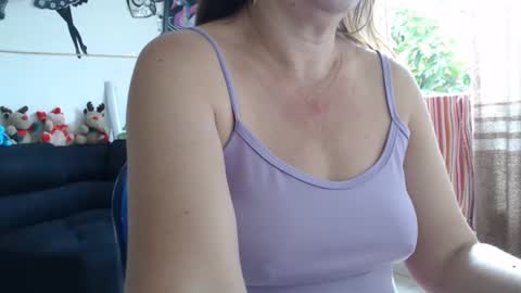 Snapshot of amaris_c chatting on February 3, 1:19 pm amaris_c online show from February 3, 1:19 pm