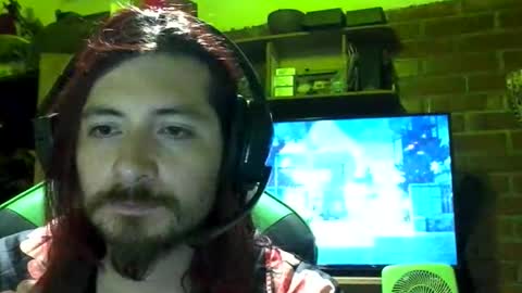 Snapshot of amaru_bf_experience chatting on November 23, 3:28 am Amaru online show from November 23, 3:28 am