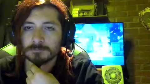 Snapshot of amaru_bf_experience chatting on December 1, 2:05 am Amaru online show from December 1, 2:05 am