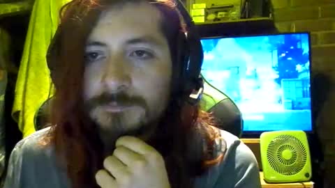 Snapshot of amaru_bf_experience chatting on December 2, 1:22 am Amaru online show from December 2, 1:22 am