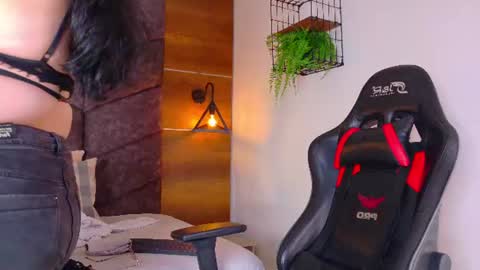 Snapshot of amatistasky__ chatting on June 22, 10:34 am AMATISTA online show from June 22, 10:34 am