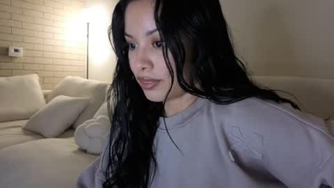 amaya_floress online show from May 31, 7:37 am