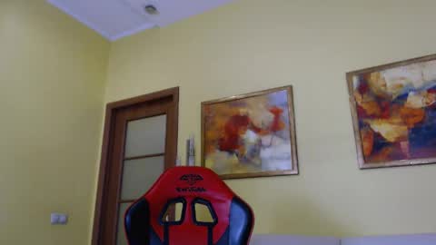 amazing_agness online show from April 14, 9:37 am