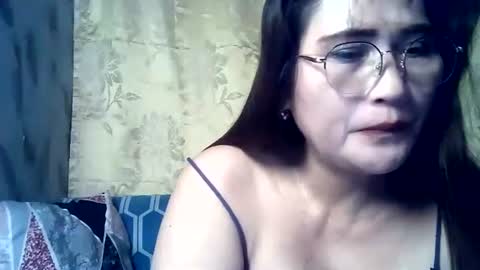 amazing angel online show from November 4, 9:03 pm