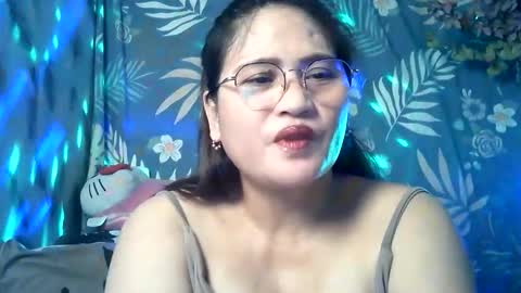 amazing angel online show from April 28, 9:47 am