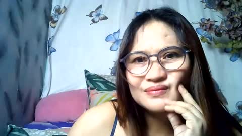 Snapshot of amazing_angel22 chatting on June 26, 2:27 am amazing angel online show from June 26, 2:27 am