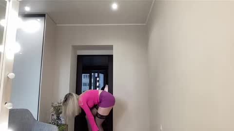 Snapshot of amazingkelly chatting on January 16, 9:37 am Kelly online show from January 16, 9:37 am