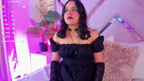 Snapshot of ambar_devon chatting on December 15, 6:45 pm online show from December 15, 6:45 pm