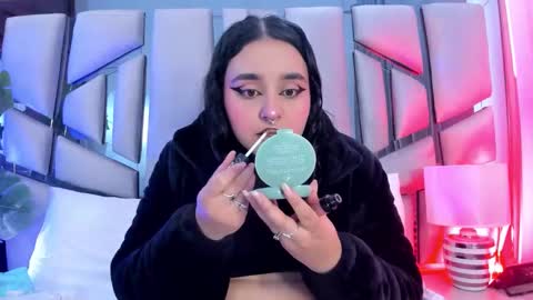 Snapshot of ambar_devon chatting on December 16, 12:10 pm online show from December 16, 12:10 pm