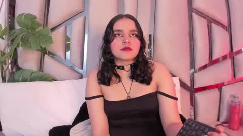 Snapshot of ambar_devon chatting on December 20, 7:10 pm online show from December 20, 7:10 pm