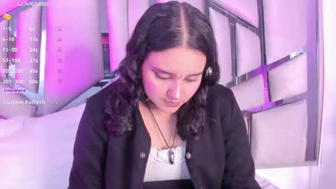 Snapshot of ambar_devon chatting on January 6, 6:44 pm online show from January 6, 6:44 pm