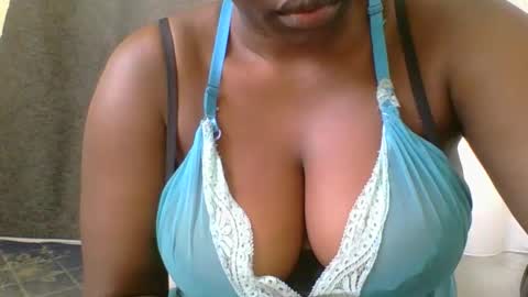 Mia online show from November 6, 10:27 am