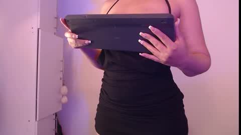 Snapshot of ambar_jonesx chatting on January 24, 7:41 am Ambar Jones online show from January 24, 7:41 am
