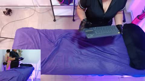 Snapshot of ambar_jonesx chatting on September 24, 12:52 pm Ambar Jones online show from September 24, 12:52 pm