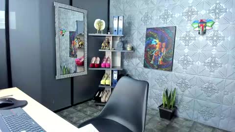 ambar rose2  online show from December 6, 10:38 am