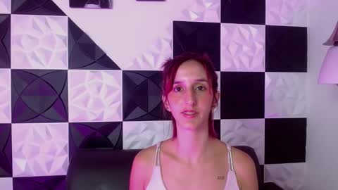 Snapshot of ambar_roux1 chatting on February 13, 6:27 pm ambar_roux1 online show from February 13, 6:27 pm
