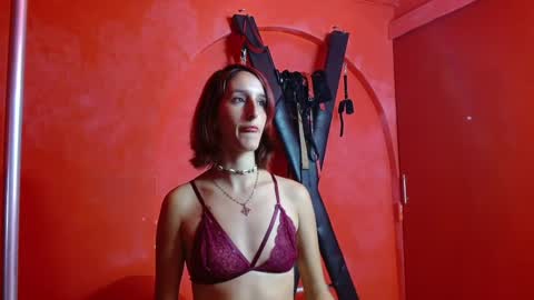 Snapshot of ambar_roux1 chatting on March 3, 1:42 pm ambar_roux1 online show from March 3, 1:42 pm