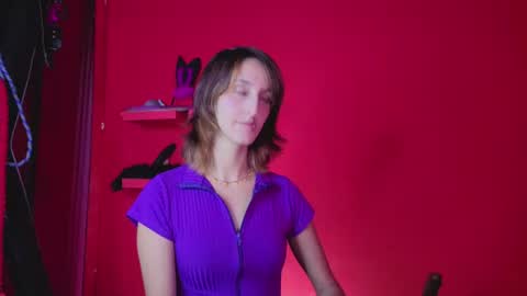 Snapshot of ambar_roux1 chatting on October 27, 1:04 pm ambar_roux1 online show from October 27, 1:04 pm