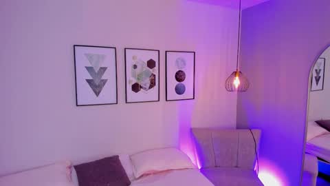 ambarevans_ online show from October 23, 11:42 am