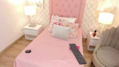 amber  ferrera online show from February 17, 11:40 am