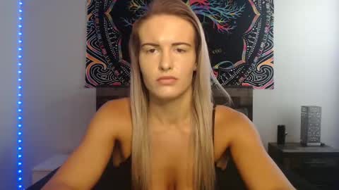 Snapshot of amber__xoxo chatting on October 5, 2:59 pm Amber online show from October 5, 2:59 pm