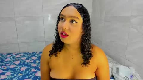 Snapshot of amber_lee20 chatting on June 11, 1:38 am LUISA online show from June 11, 1:38 am
