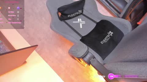 Snapshot of amber_onassis chatting on December 6, 5:53 am online show from December 6, 5:53 am