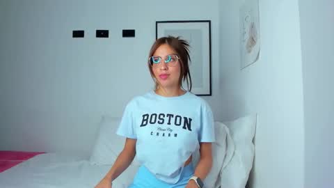 Snapshot of amber_rhus chatting on September 22, 8:44 pm Luci Reyes online show from September 22, 8:44 pm