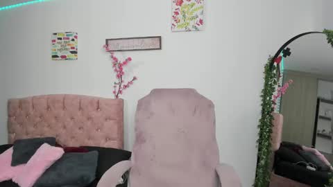 Hi Im Amber Check my Bio  online show from January 28, 4:41 pm