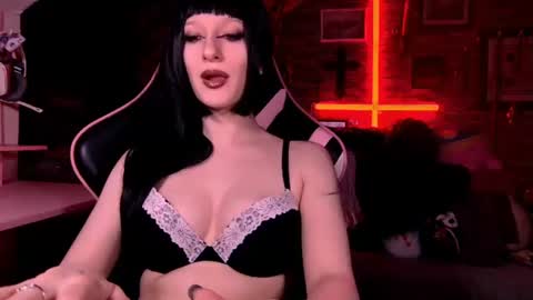 DEMONESS AMBER 666 online show from June 22, 2:35 am