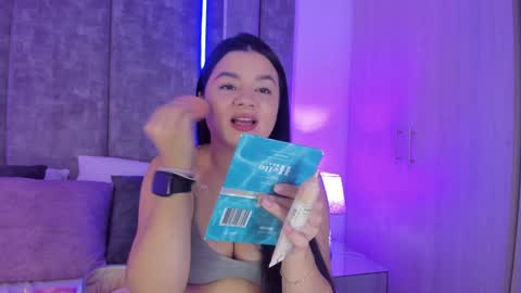 Amber Ferreira online show from December 18, 5:10 pm