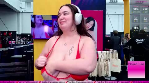 Amber Honey  online show from February 8, 8:12 pm