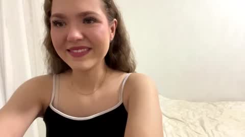 Snapshot of ameeteuscher chatting on June 17, 5:14 pm Mia online show from June 17, 5:14 pm