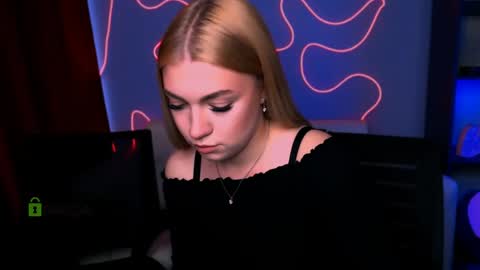Snapshot of amelaya chatting on May 11, 2:45 pm amelaya online show from May 11, 2:45 pm