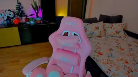 Snapshot of ameli_moon chatting on May 4, 4:36 pm Eileen online show from May 4, 4:36 pm