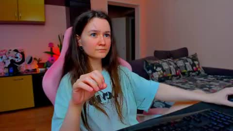 Snapshot of ameli_moon chatting on June 13, 4:49 pm Eileen online show from June 13, 4:49 pm