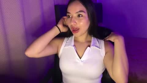 Snapshot of amelia___hall chatting on June 5, 5:07 pm Amelia online show from June 5, 5:07 pm