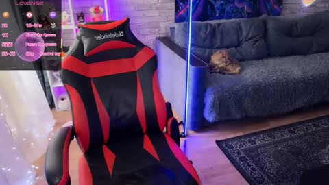 Amelia Aley  online show from February 5, 10:53 am