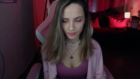 Snapshot of amelia_meili chatting on February 8, 1:14 pm amelia_meili online show from February 8, 1:14 pm