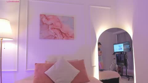 Snapshot of amelia_saenz_ chatting on May 26, 7:43 pm Amelia online show from May 26, 7:43 pm