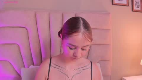 Snapshot of amelia_saenz_ chatting on July 9, 8:13 pm Amelia online show from July 9, 8:13 pm