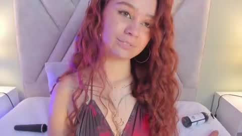 Snapshot of amelia_saenz_ chatting on July 28, 9:03 pm Amelia online show from July 28, 9:03 pm