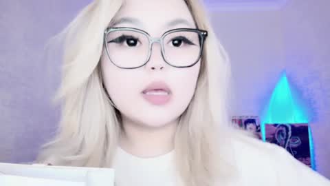 Snapshot of amelia_sunlight chatting on December 13, 12:31 am Amelia online show from December 13, 12:31 am