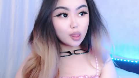 Amelia online show from June 10, 5:23 pm